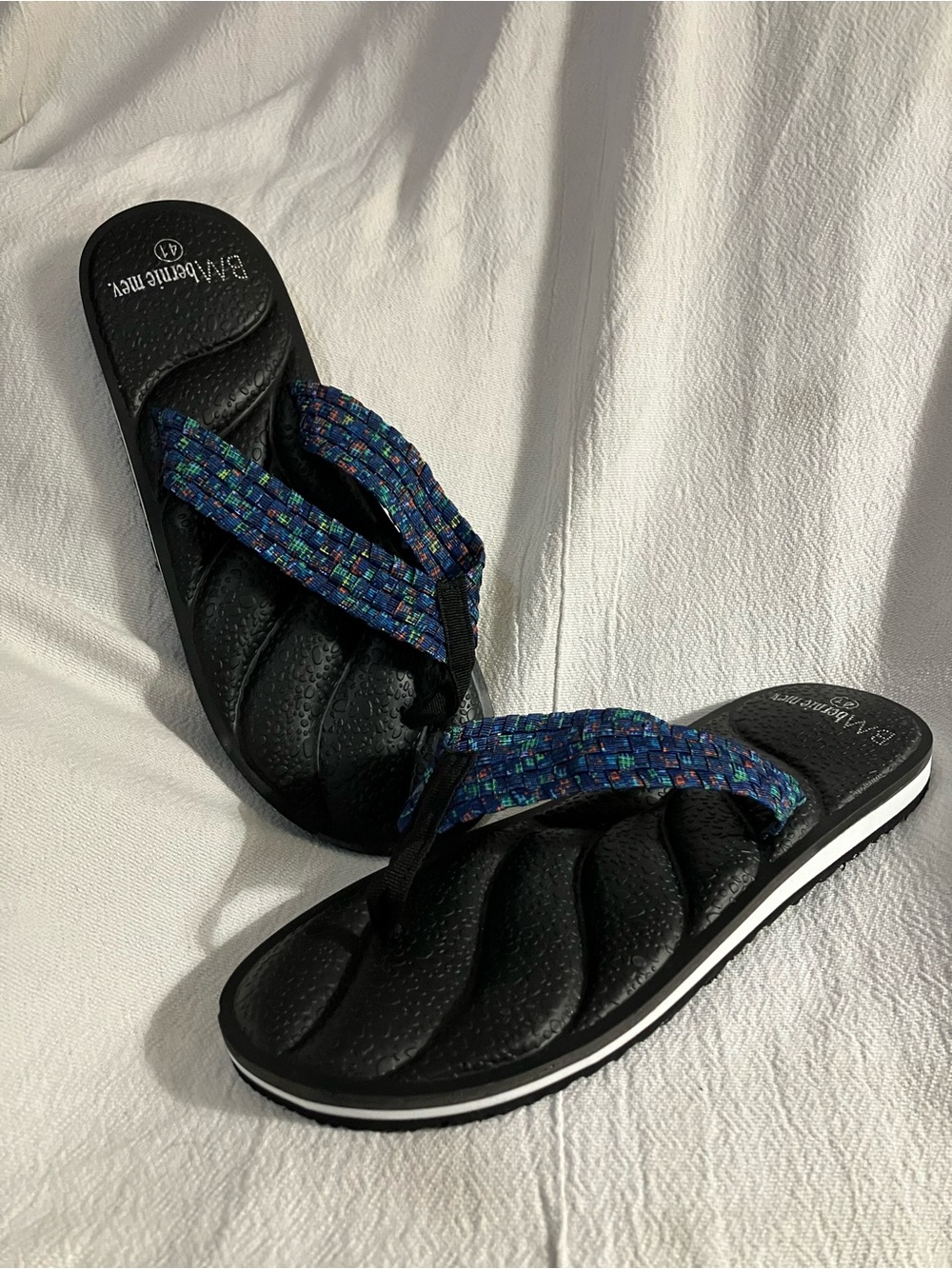 bernie mev. Black Cushioned Flip-Flops with Blue Multi-Patterned Straps